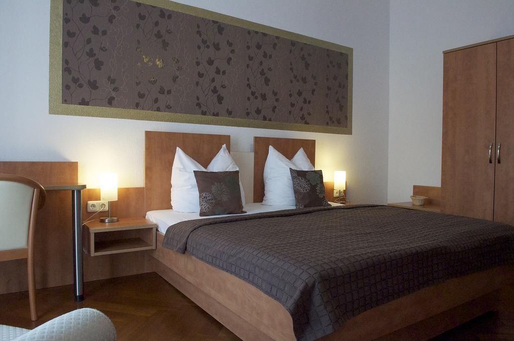 Hotel Vier Loewen Трабен-Трарбах Номер фото